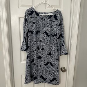 NEW YORK AND COMPANY STRETCH patterned midi dress in white and navy